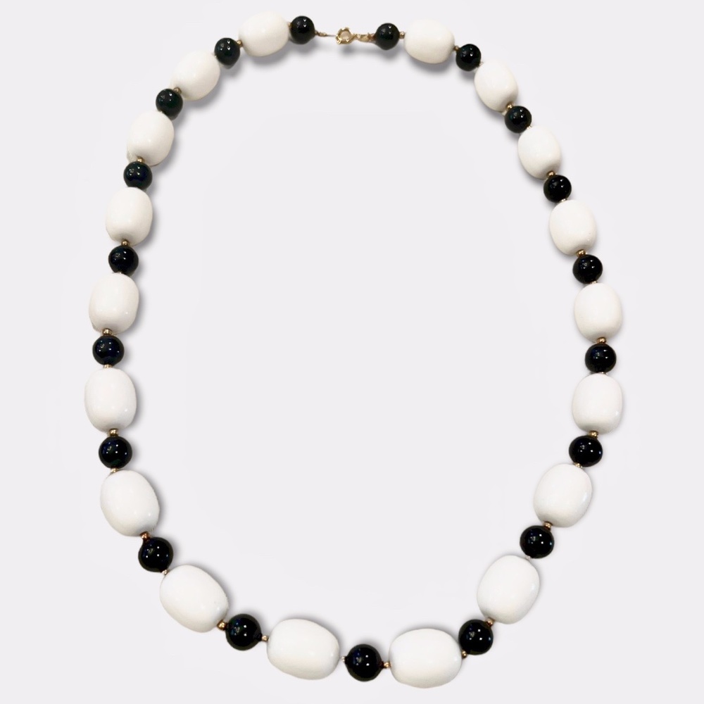 Vintage White Barrel Shaped and Black Round Beaded Chunky Necklace